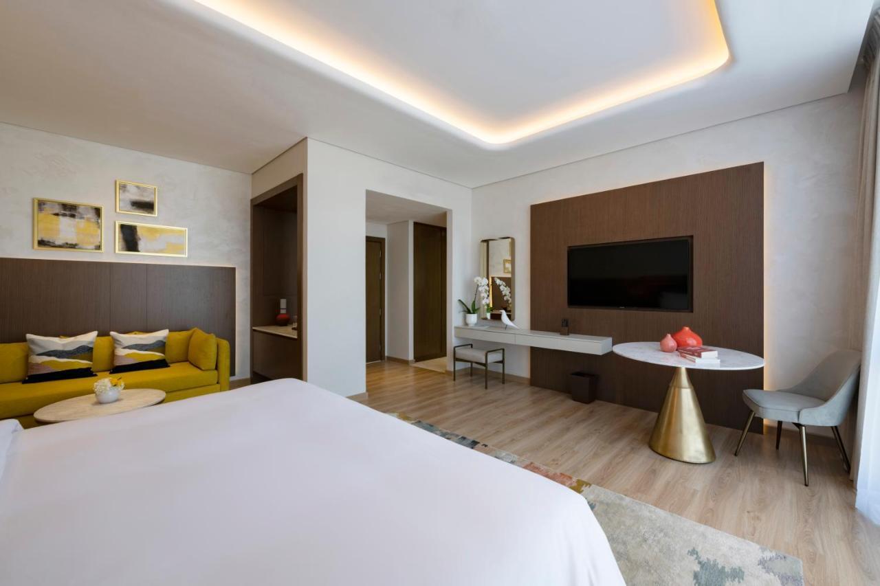 Premium King Room City View Shuttle to the Beach Mall & Metro Station,1244186383:JPEG